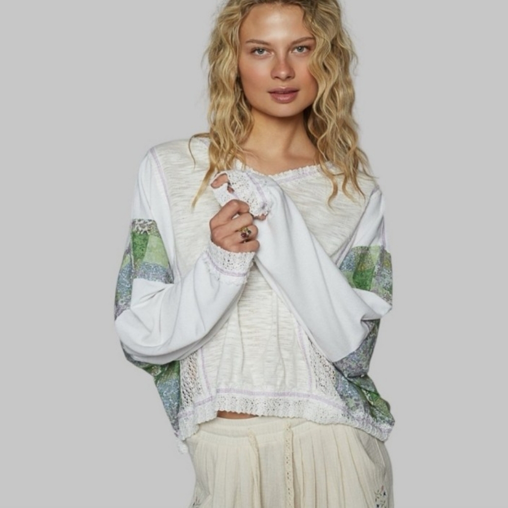 NWOT POL Women's Long Sleeved, Slub,Partial Print, V-neck,